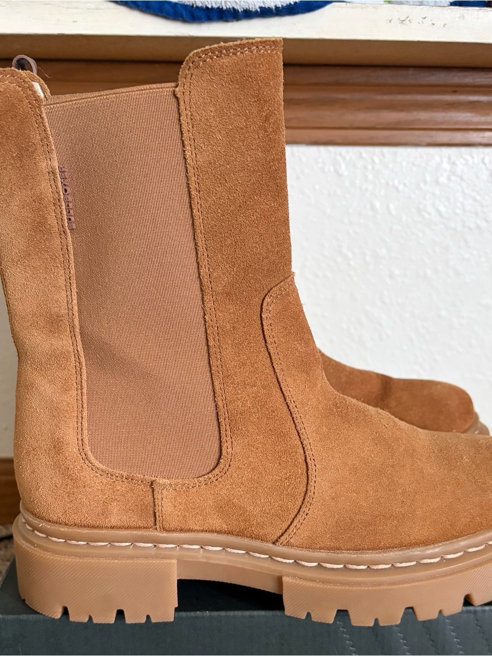Suede Chelsea Heeled Boots in Cognac Brown
